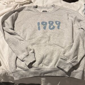 Taylor Swift Gray 1989 Graphic Tee